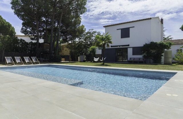 Casa exclusiva, jardín y piscina privada
