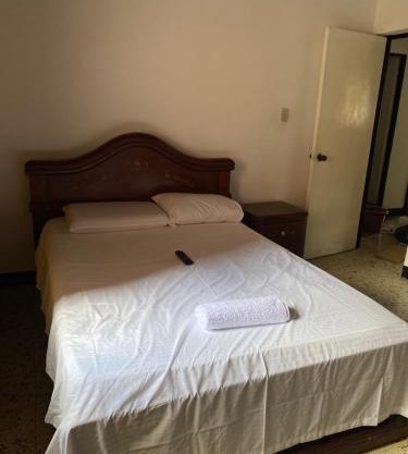 CASA FAMILIAR AMPLIA MUY FRESCA