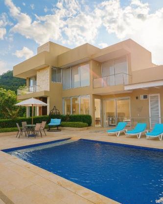 Casa Familiar con Piscina, BBQ, Bicicletas
