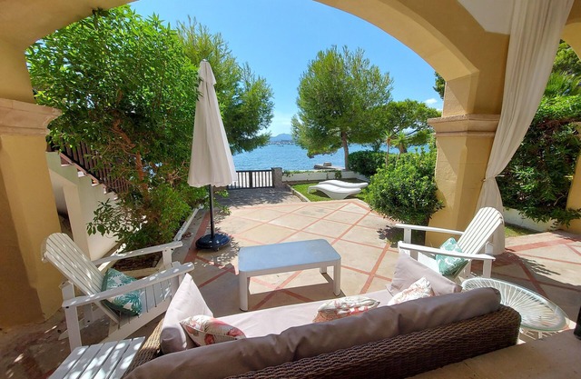 Casa Faro Spacious Pine Walk Property, Covered Terrace, Sea Views.wifi & Air Con