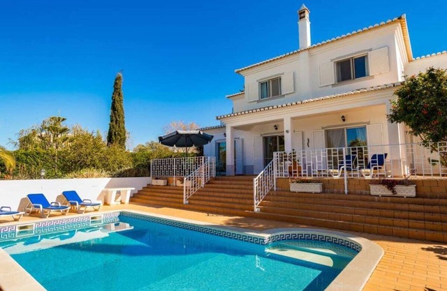 Casa Figueira - Heated swimming pool, 5 minute drive to beach and town centre