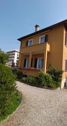 Casa fiori e lago