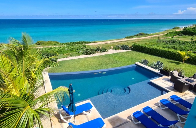 CASA FLOR DE MAYO 5 BEDROOM OCEANFRONT INFINITY POOL