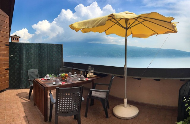 Casa FORNICO: 2 apartments with terraces and breathtaking views of Lake Garda