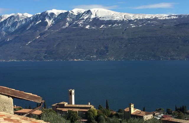 Casa Fornico 8, terrace with breathtaking views of Lake Garda