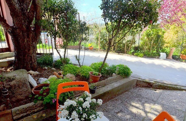 Casa Geranio D: A modern and graceful two-story cottage situated in a quiet location, a few minutes from the town center, with Free WI-FI.