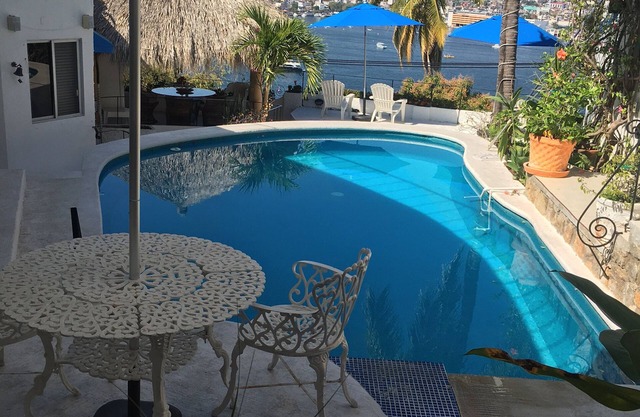 Casa Giovanna Acapulco Caleta - Luxury Guesthouse with Spectacular Ocean Views!