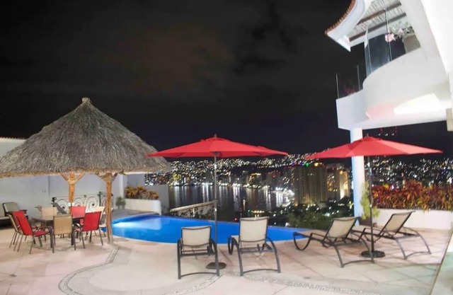 Casa Grande Shalom with bay view to relax with the family