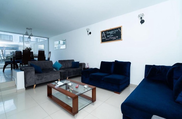 Casa grupos 5 minutes airport