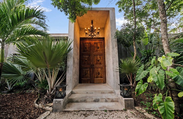 Casa Halo - Mansion, Nightclub, Pool, Gated, Staff