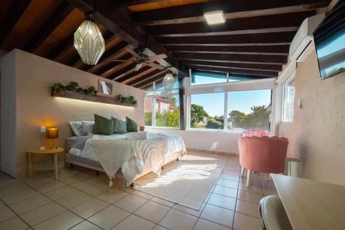 Casa Haru, Hermosa casa con alberca y caldera, jardín, asador y tombling, capacidad para 14 personas, 5 recámaras, 8 camas, 5 baños