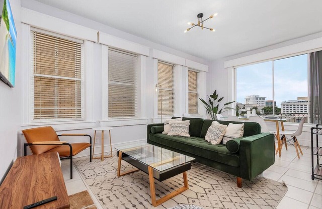 Casa Historia: Sleek 2B apt UNIQUE spot downtown