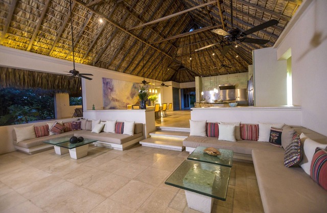 Casa Hola Ola-Beach Villa-Pickleball-Padle Ball-Tennis-Chef-Lap Pool-STARLINK