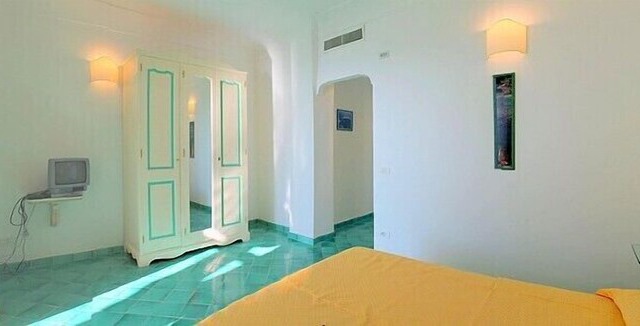 Casa Ilnira A, fully refundable with voucher*: A bright and cheerful apartment in a quiet position, located on a hillside above the sea, with Free WI-FI.