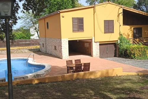 Casa independiente , piscina, naturaleza y relax