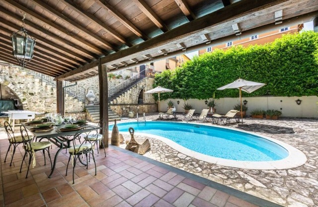 Casa Indipendente piu un Appartamento Piano Terra con Piscina