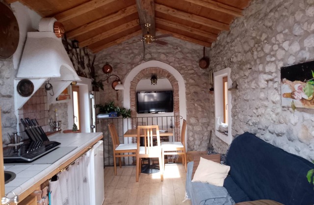 Casa indipendente di tre piani in Val d'Adige
