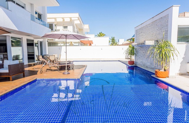 Casa Jurerê Internacional- 6 Suites near the beach.