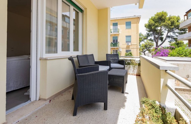 Casa Leda - Modern Apartment near Seafront with Parking!