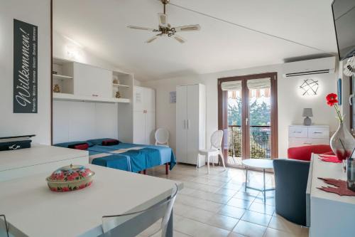 Casa Lugana 15 - Monolocale con piscina fronte lago
