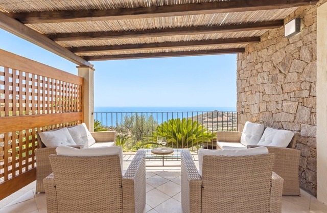 Casa Lulù with seaview and shared pool
