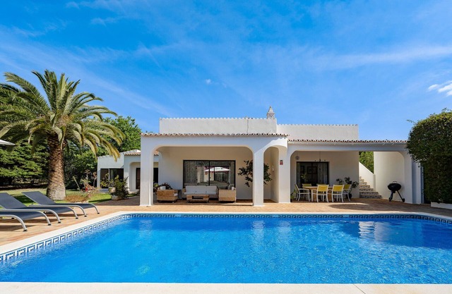 Casa Luzerna - charming holiday villa with pool near beach and town centre