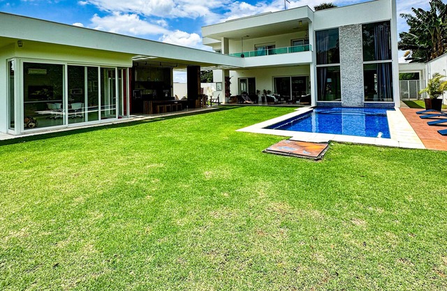 Casa Moderna e Luxuosa na Granja Viana