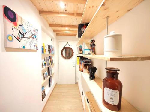 Casa MaMo: Design & Vintage above Subway