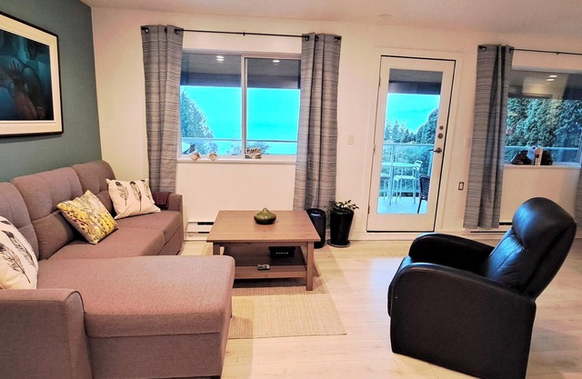 Casa Mar Vista: Breathtaking Coastal Views & Relaxing Getaway for All Ages
