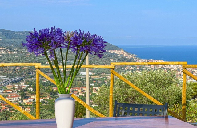 Casa Mara - house with garden, for 5 people, in the small village of Diano Serreta
