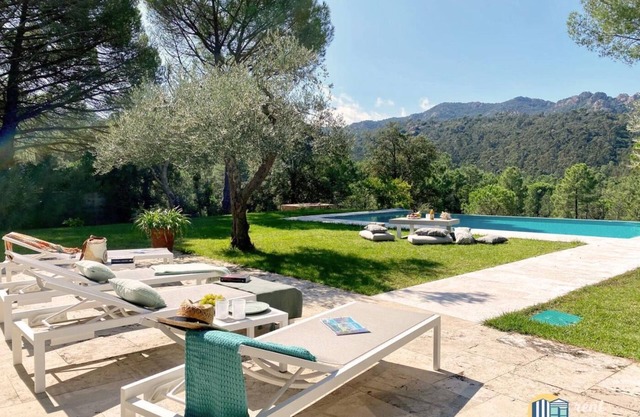 Casa Maravilla on the Golf Costa Brava with private infinity pool.