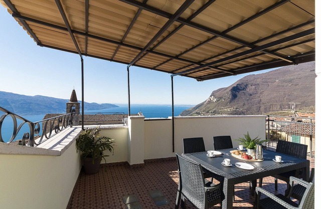 Casa Marianna in old town with lake view