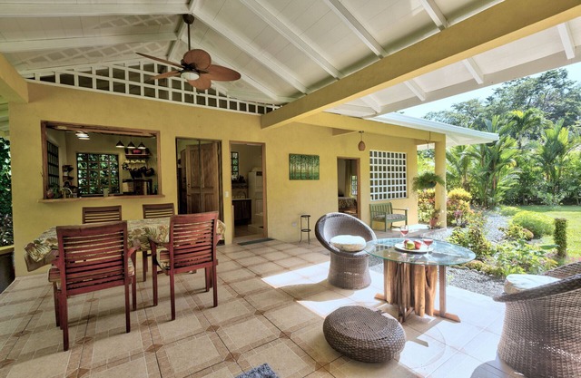 Casa Mariposa Garden Hideaway 5 Min from Beach