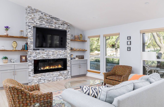 Casa Mariposa |Newly Renovated| Firepit*Fireplace*Great Deck*Pets Welcome!