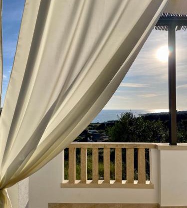 CASA MELODIA - immersa negli uliveti con vista sul mare Ionio