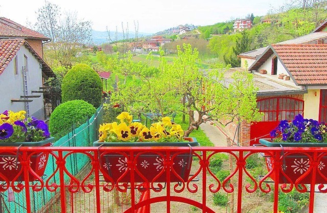 Casa Menestrello A: A welcoming studio apartment situated in the Roero area of Piedmont, with Free WI-FI.
