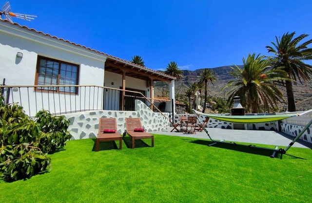 Casa Mercedes: sunset with panoramic views of the sea and the mountains.