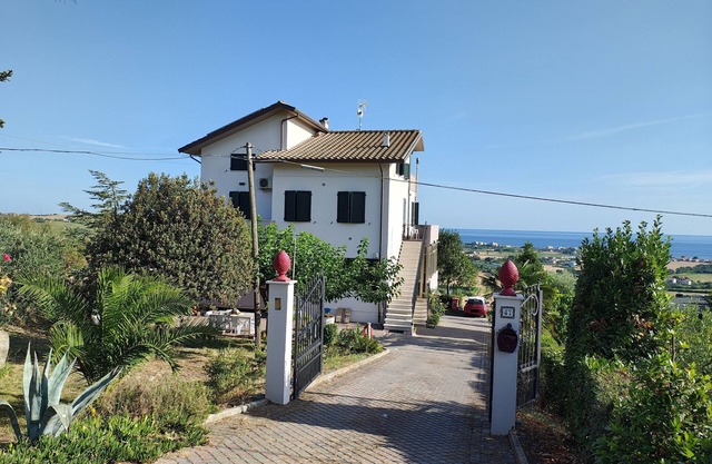 Casa Meris - Apartment in the hills with sea view near the beach