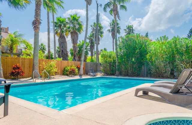 Casa Mezquite A - Walk to the Beach - WiFi