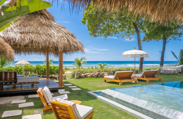 Casa Milya - Luxury Villa on the Beach! 4 Master Suites and Infinity Pool