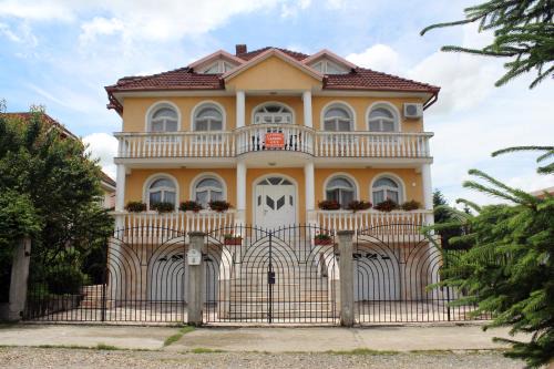 Casa Monica