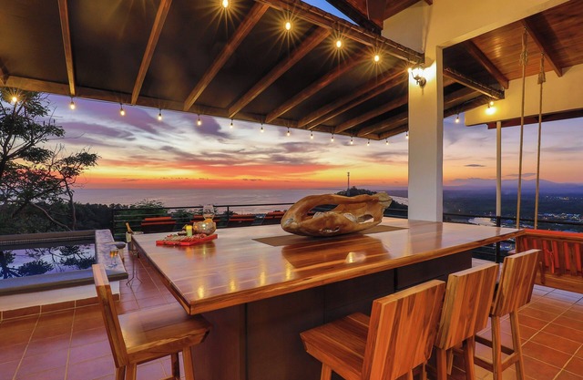 Casa Mono Montaña, Amazing Ocean View House Private Pool in Manuel Antonio