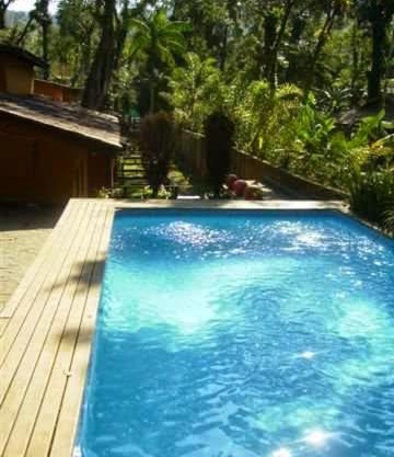 Casa na praia de Camburi em condomínio com piscina
