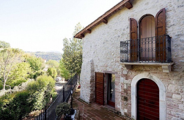Casa Nerina: A characteristic and welcoming independent house made of stone, with Free WI-FI.