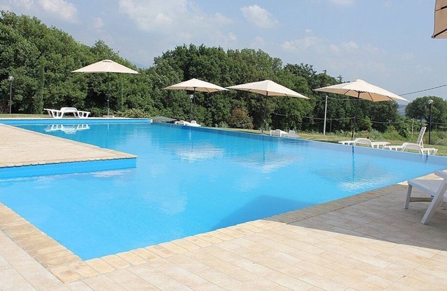 Casa Norberto C, fully refundable with voucher*: A spacious apartment surrounded by meadows and by green hills.