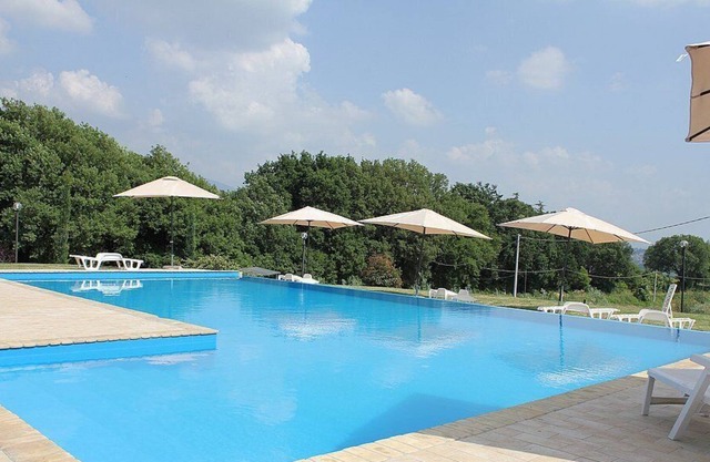 Casa Norberto F, fully refundable with voucher*: A graceful studio apartment surrounded by meadows and by green hills.