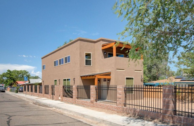 "Casa Nueva" New House in Historic Area