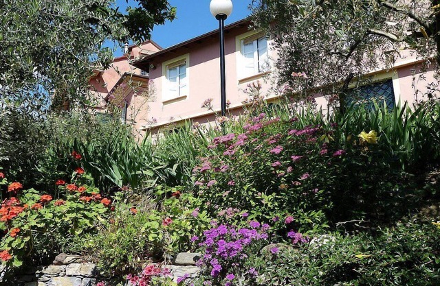 Casa Oleandro A: An elegant and welcoming two-story independent house, with Free WI-FI.