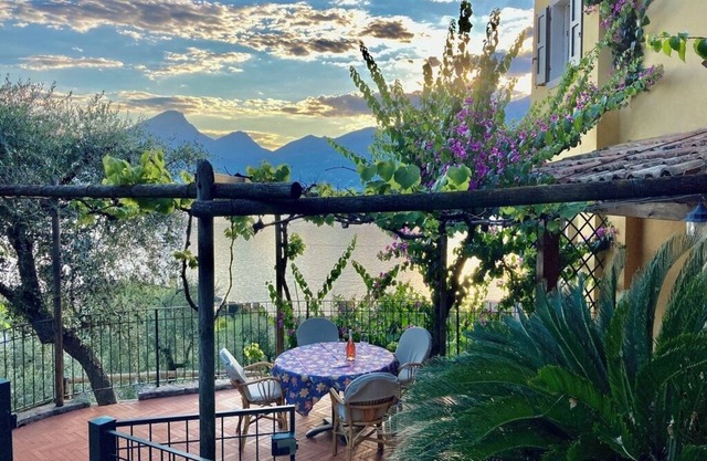 Casa Oliva Castelletto sul Garda - Natura Pura in Vista Lago