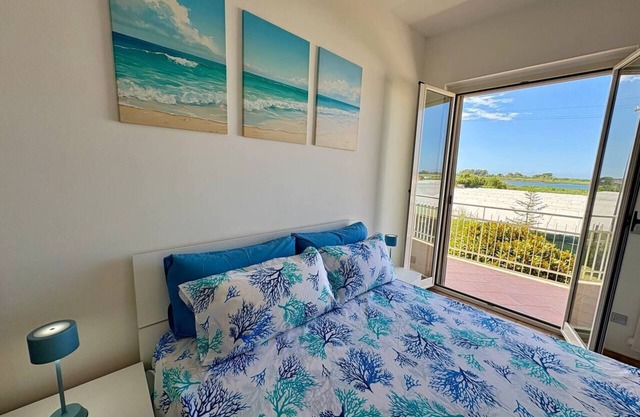 Casa Onda Blu - Coastal Flat 4 mins away from beach with parking!